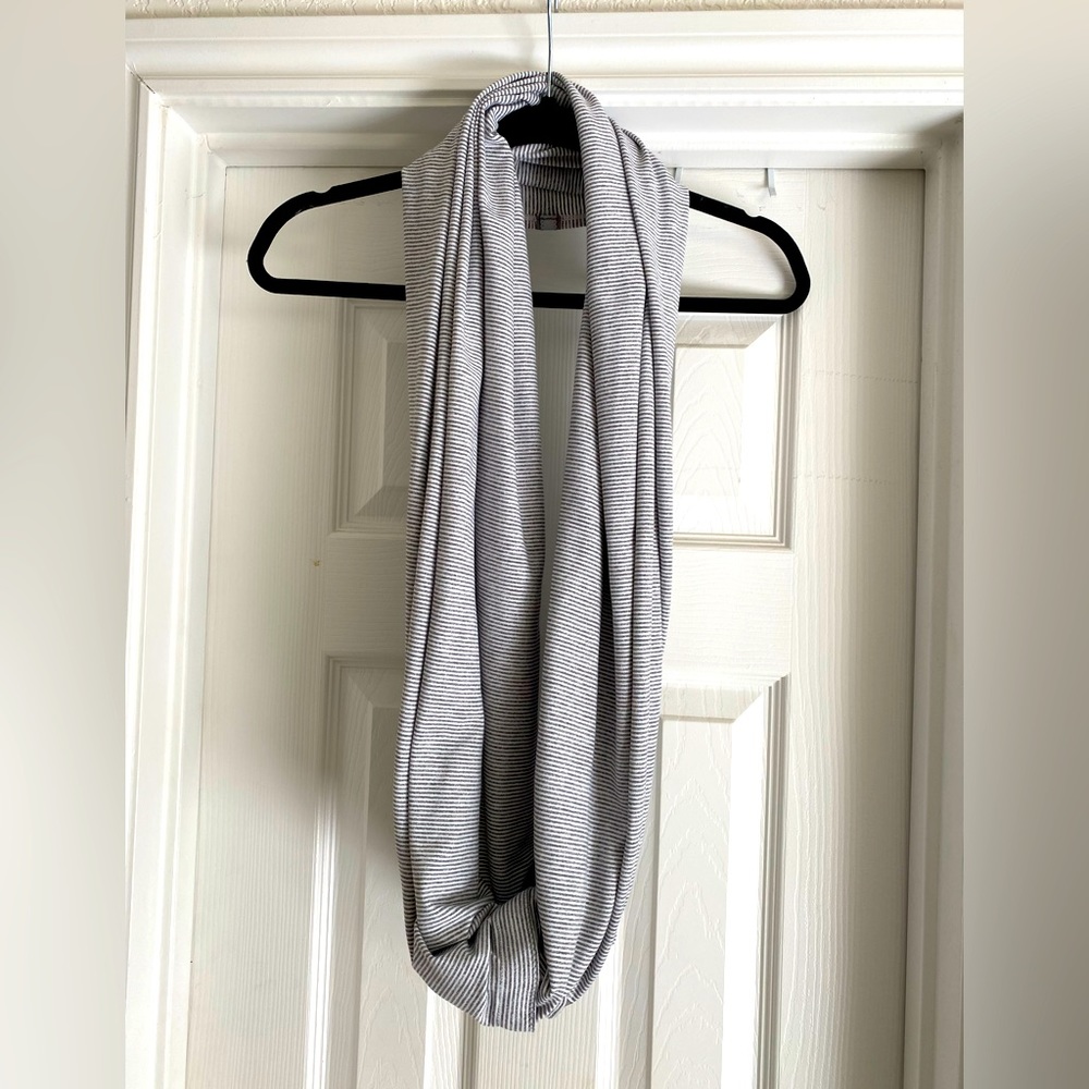 LuLuLemon Vinyasa Infinity Scarf